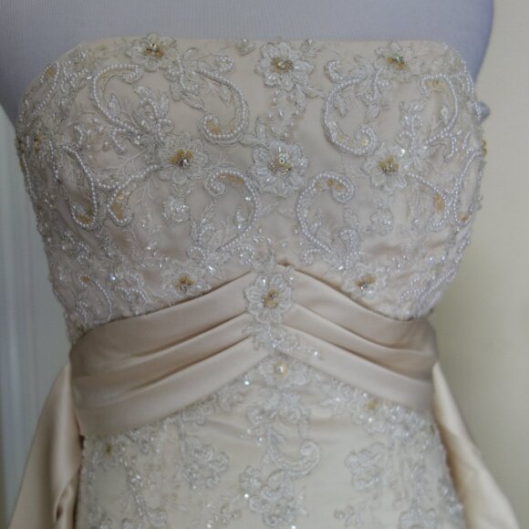 NWT $599 DAVID’S BRIDAL Champaign Beaded Pleated Sleeveless Wedding Dress – Sz 4 - Picture 3 of 11